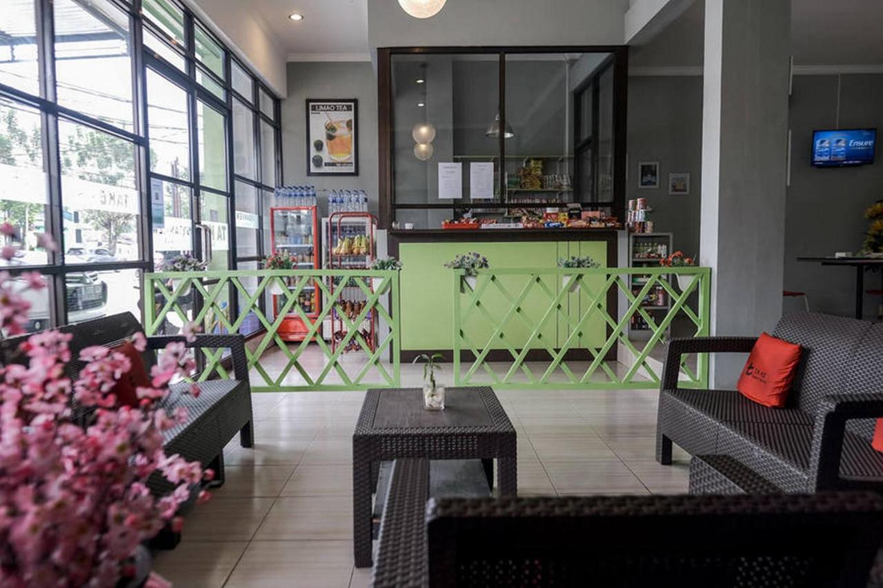 Urbanview Hotel Ta Ke Jelutung Puncak Jambi Buitenkant foto